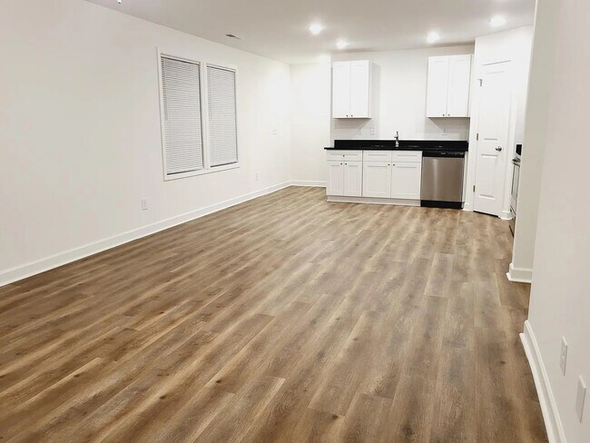 Foto del edificio - Room in House on 2nd St