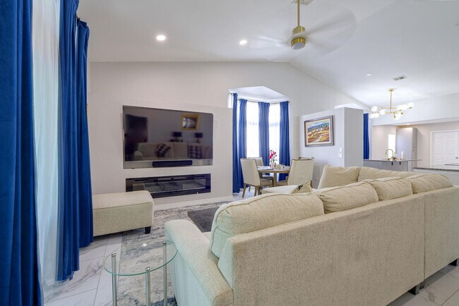 Building Photo - 3343 Bluffview Dr