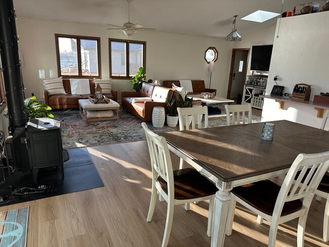 Foto del edificio - 3420 N Shore Dr