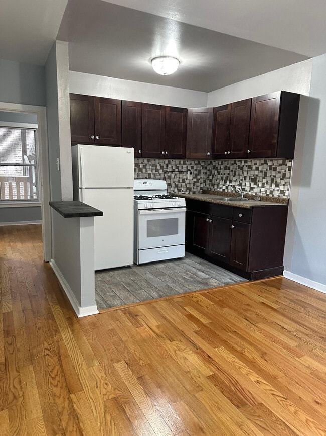 Foto del edificio - 5668 N Ridge Ave