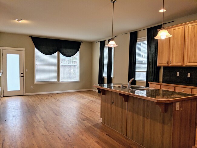 Building Photo - Beautiful 3 Bed 2.5 Bath 2 Story in Kirkland
