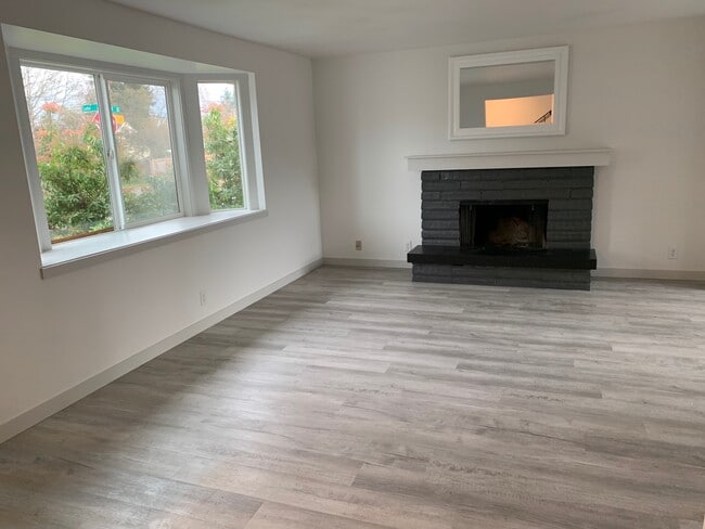 Building Photo - 608 Audel Ave
