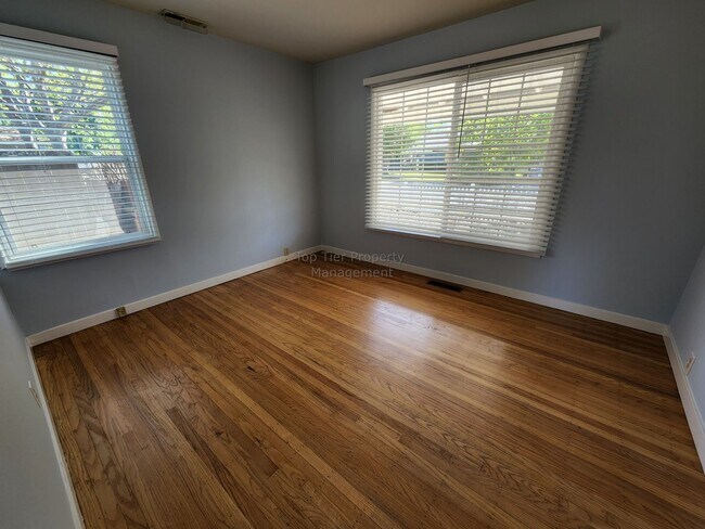 Building Photo - Very nice 2 Bd/1 Ba 816 sf Pleasant Hill S...