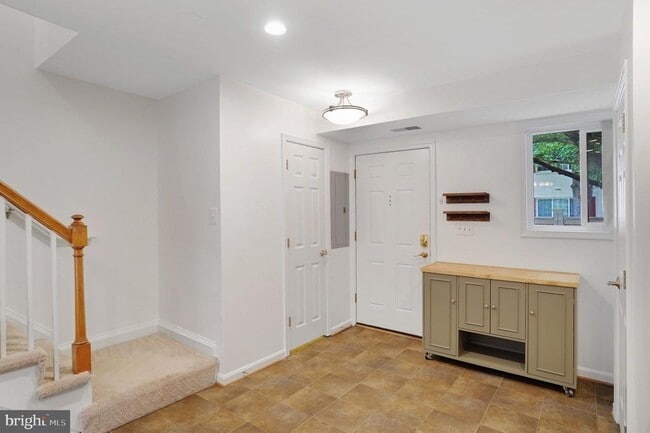 Building Photo - 1309 N Van Dorn St