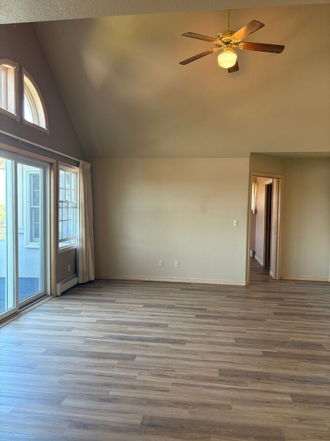 Foto del edificio - Spacious 5-Bedroom Home Near UM & Pattee C...