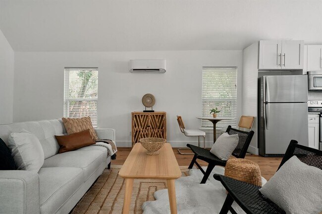 Foto del edificio - 3703 Thompson St