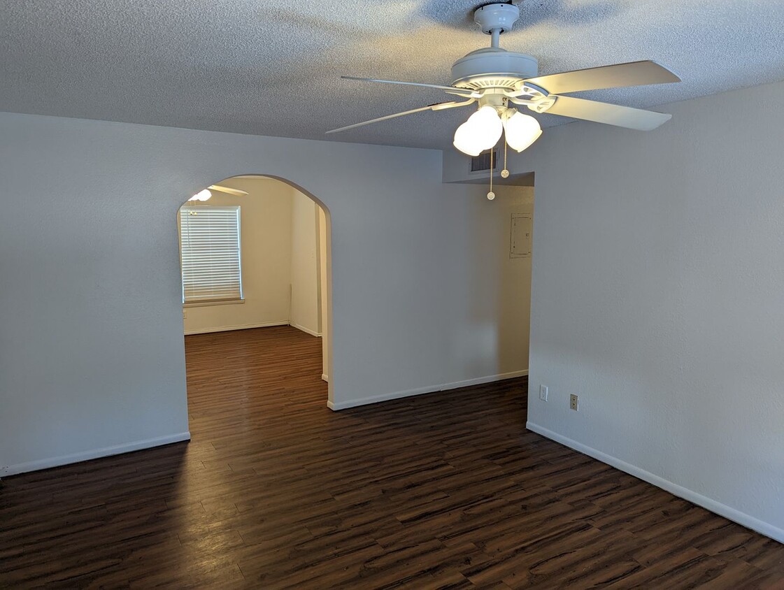 Primary Photo - Spacious Three Bedroom Condo Conveniently ...