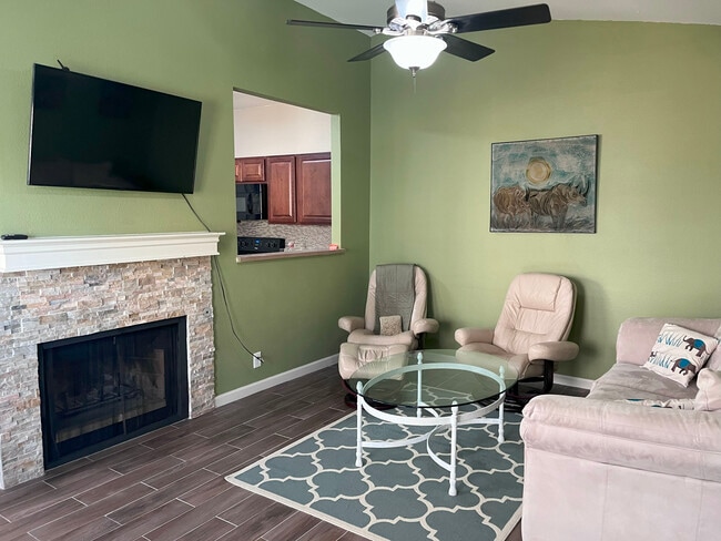 Foto del edificio - 3430 Ridge Smoke