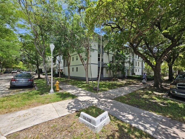 Building Photo - 235 Antilla Ave