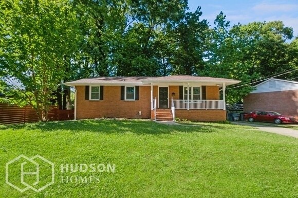 Foto principal - NOW AVAILABLE! - 5313 Coburg Ave, Charlott...