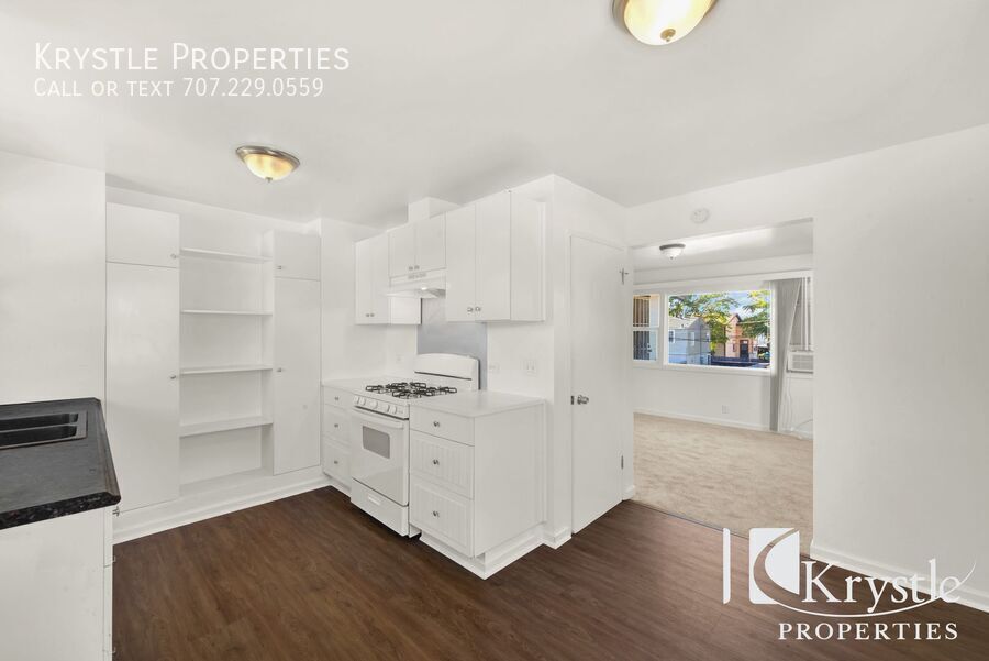 Foto principal - Nicely updated upper level unit