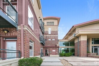 Building Photo - 10184 Park Meadows Dr