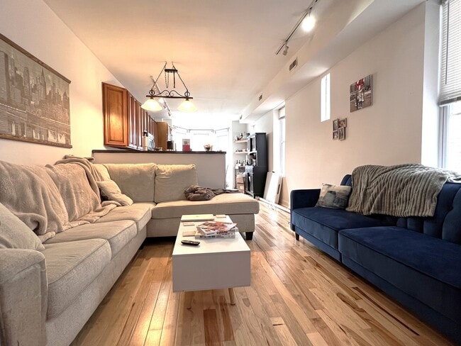 Building Photo - 2544 W Girard Ave