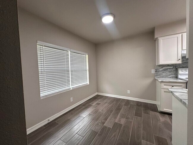 Foto del edificio - 1410 Hillside Rd
