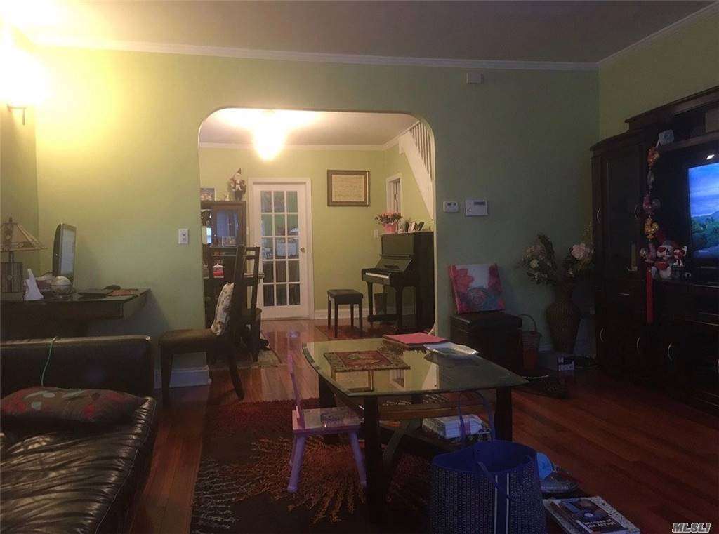 Building Photo - 69-40 Loubet St