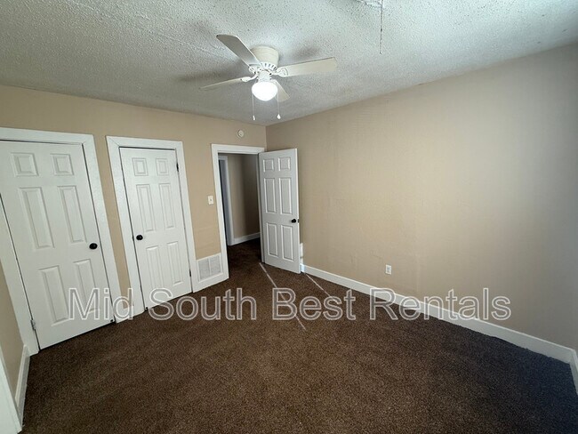 Building Photo - 1561 W Dianne Cir