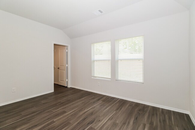 Building Photo - 2433 Copper Cyn Dr