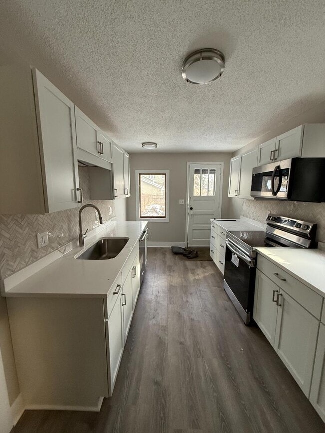 Building Photo - 3553 Dupont Ave S