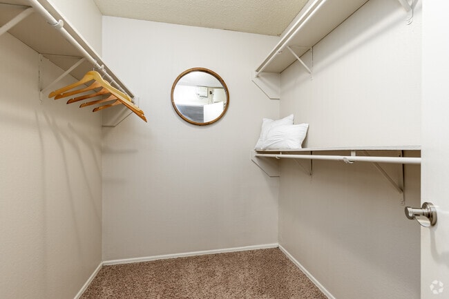 1 habitación, 1 baño - 652 pies cuadrados - Armario - Slate Dallas