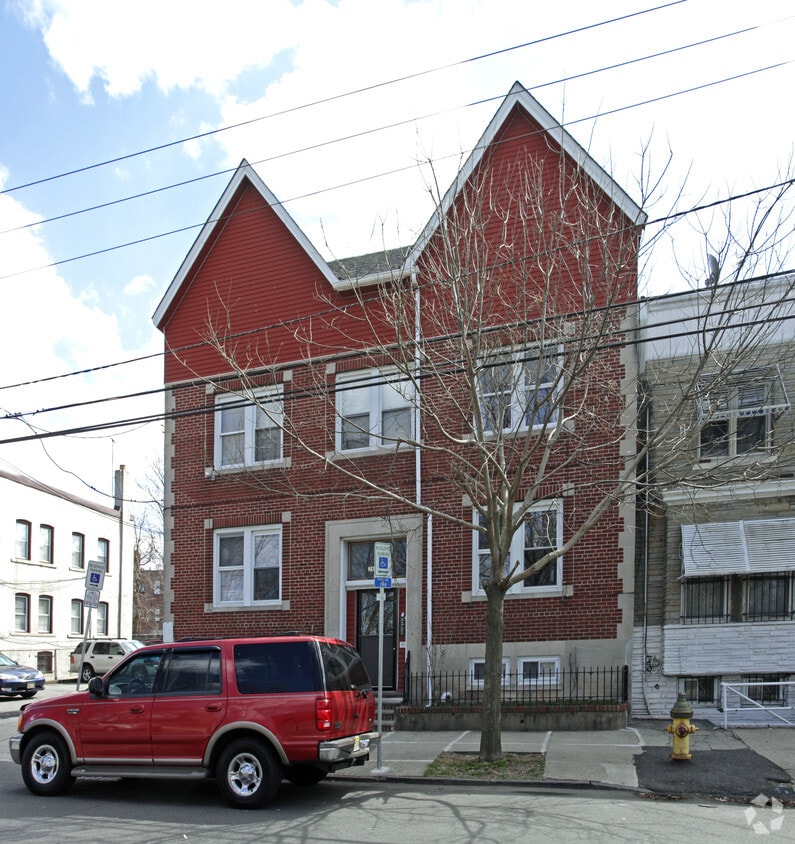 Building Photo - 287-289 Lake St