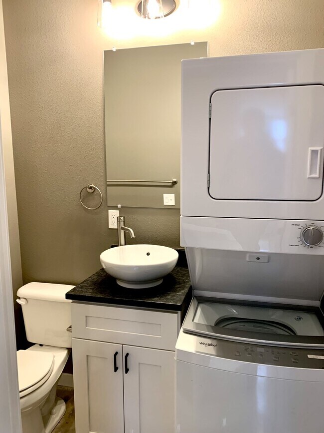 Building Photo - 3320 Crawford St SE