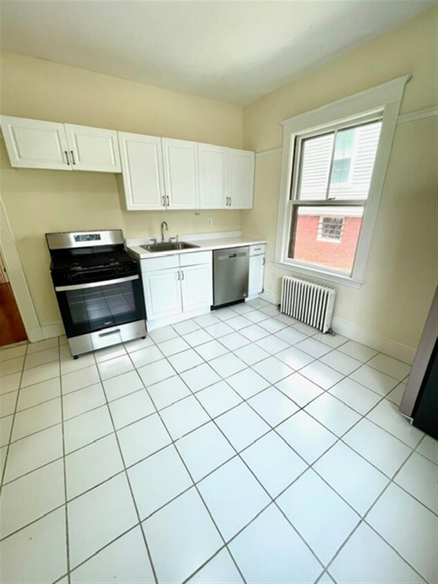 Primary Photo - 71 College Ave