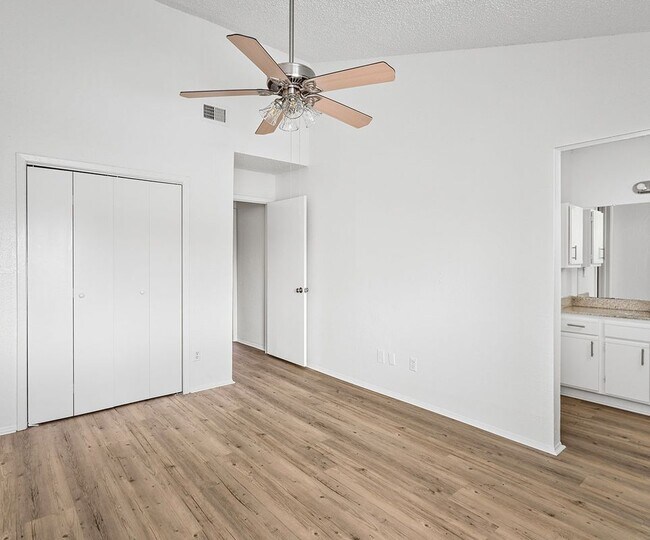 Foto del edificio - 2111 Holly Hall St