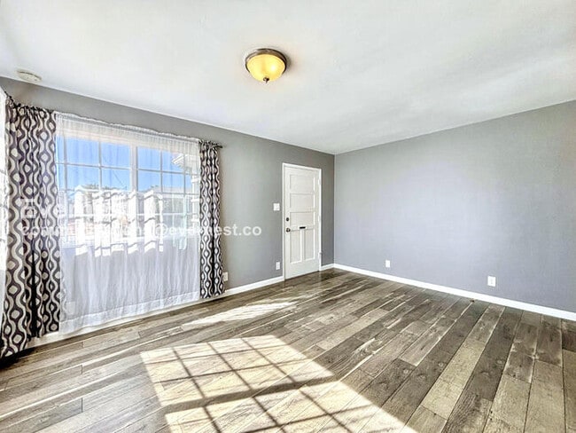 Foto del edificio - 2571 Judson St