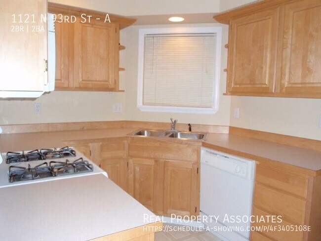 Foto del edificio - 1121 N 93rd St