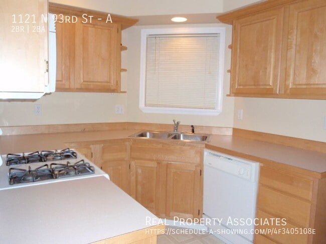Building Photo - 1121 N 93rd St