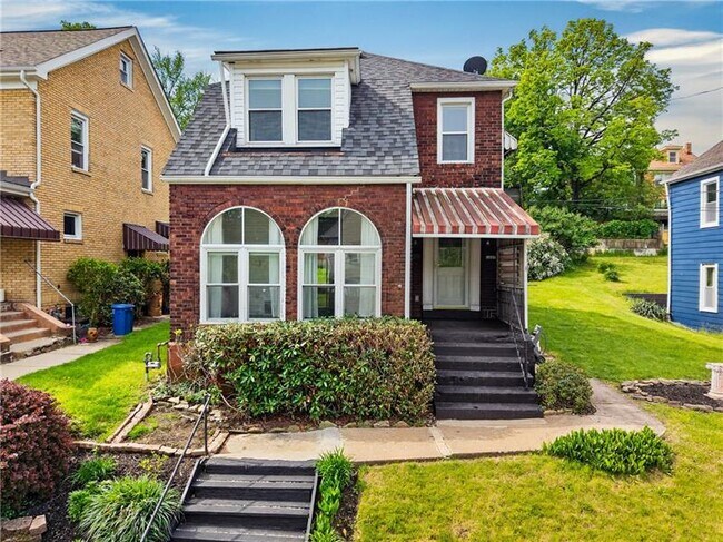 Foto del edificio - 1227 Denisonview St