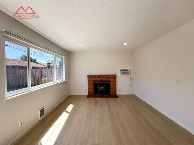Building Photo - 1578 Albatross Dr