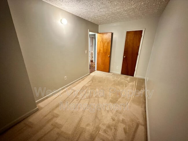 Building Photo - 184 Wyndale Dr