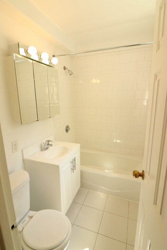 Building Photo - 54 Brattle St