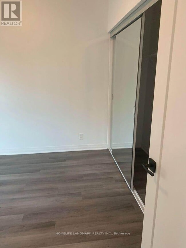 Photo du bâtiment - 102 Grovewood Common