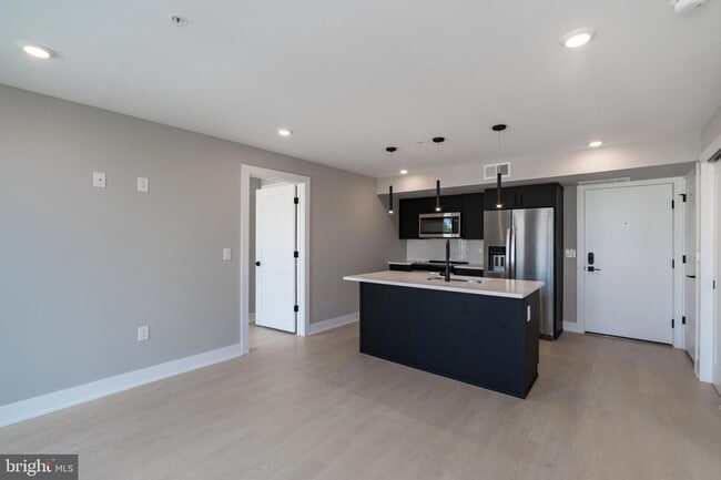 Foto del edificio - 6604 Ridge Ave