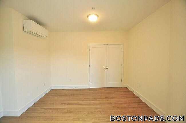 Foto del edificio - 877 Beacon St