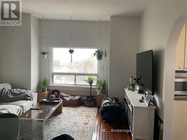 Photo du bâtiment - 96 Springhurst Ave