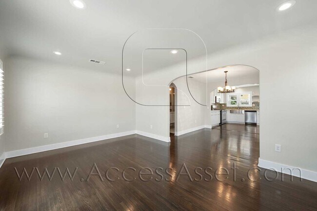Building Photo - Beautiful 3 Bed/2 Bath Home With a Bonus V...