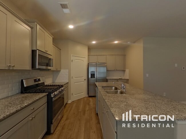 Building Photo - 864 Bentley Dr