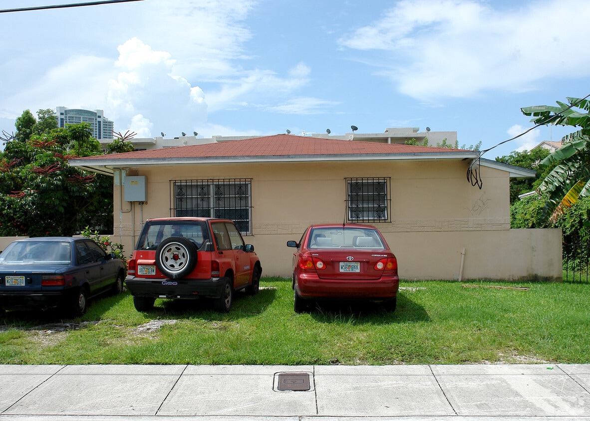 Building Photo - 240 SW 12th St