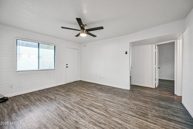 Foto del edificio - 1744 W Glendale Ave