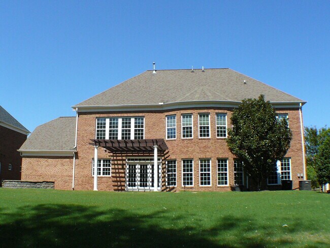 Foto del edificio - 9912 Silverling Dr