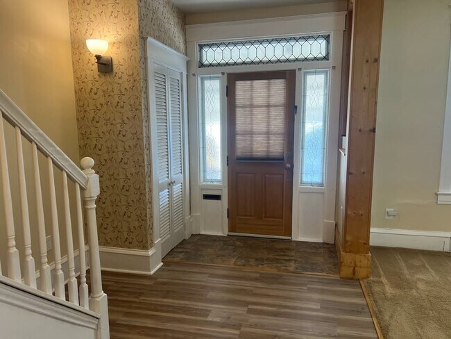 Building Photo - 1000 17th Ave