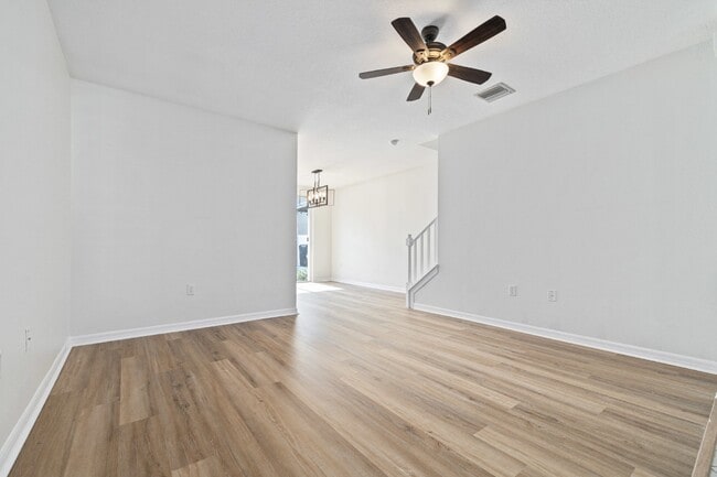 Building Photo - "Charming 3-Bed Townhouse with Granite Elegance in Ruskin - 1366 Sq Ft of Comfort!"