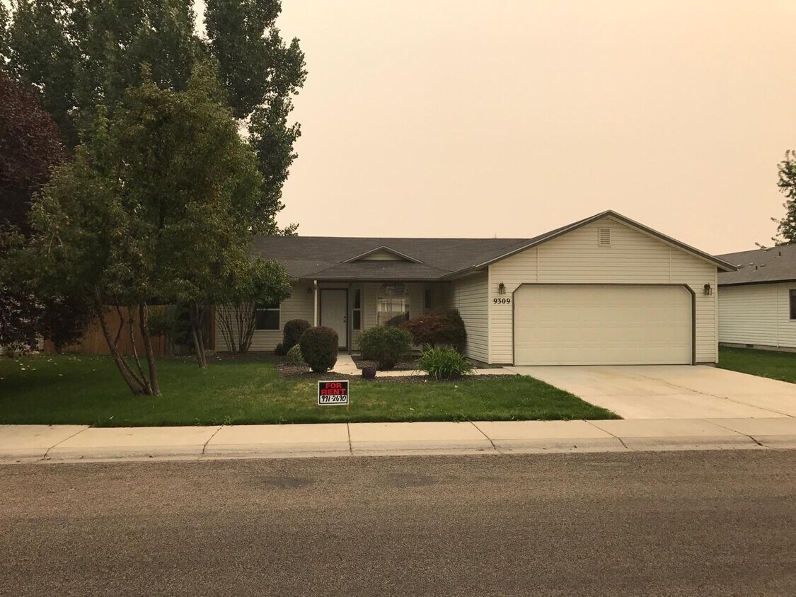 Primary Photo - 9309 W Ottawa Dr