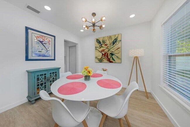 Foto del edificio - 1579 Elizabeth Ln