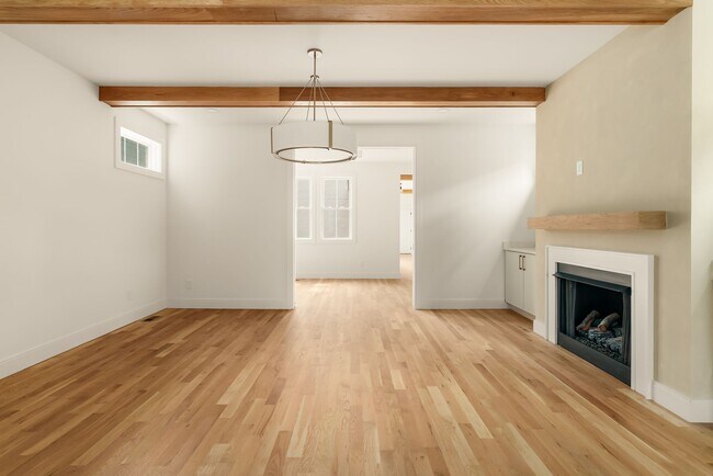 Foto del edificio - 1347 Pennock Ave
