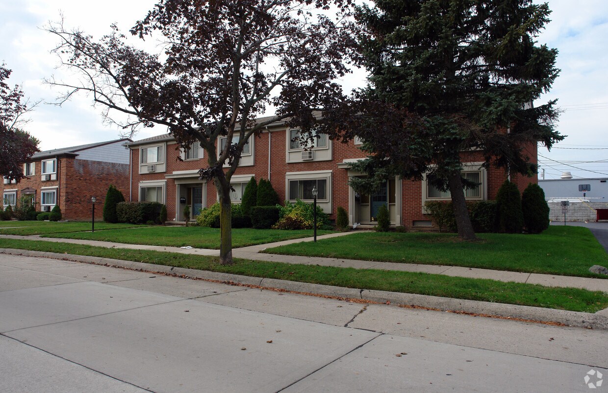 49054909 Briarwood Ave, Royal Oak, MI 48073 Apartments in Royal Oak