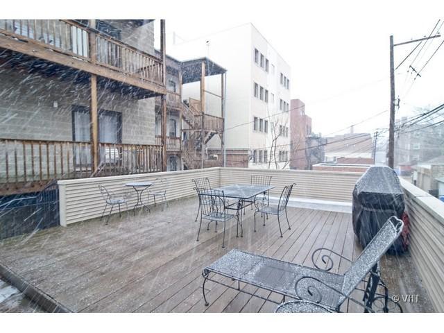 Outdoor deck - 700 W Aldine Ave
